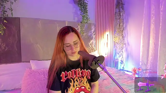 centaurigirl online show from February 6, 2026, 3:33 am