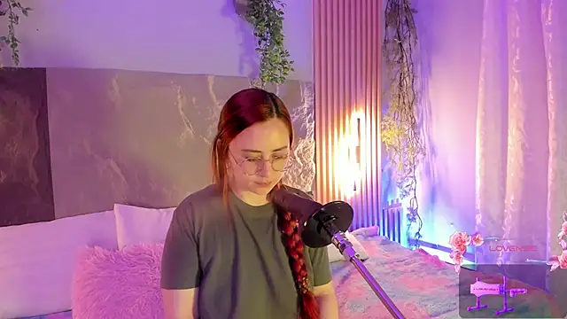 centaurigirl online show from February 7, 2026, 5:00 am