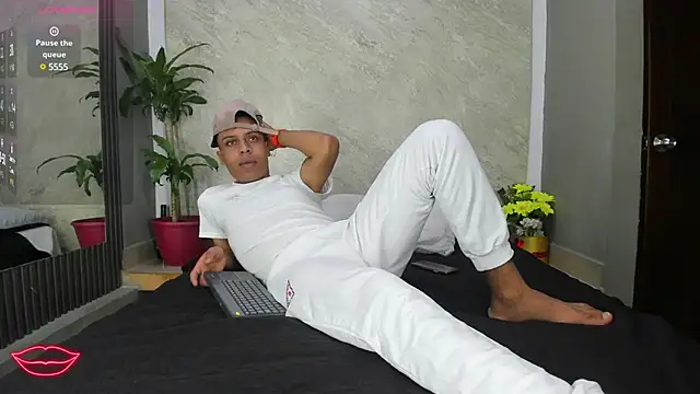 Snapshot of ada-brooke chatting on March 21, 2025, 3:33 am ada-brooke online show from March 21, 2025, 3:33 am