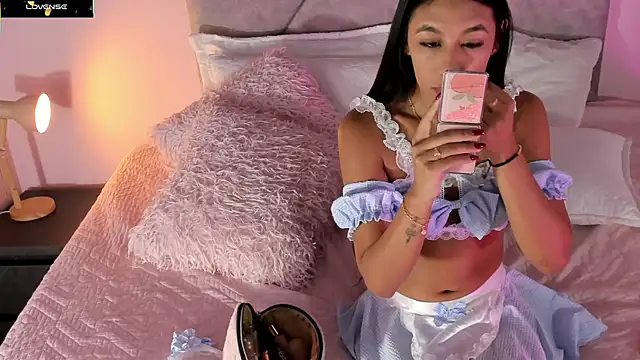 Emilyh  online show from November 6, 2025, 10:38 am