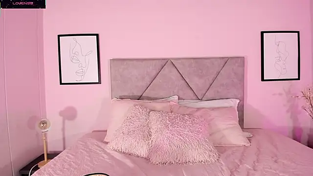 Emilyh  online show from November 24, 2025, 10:48 am