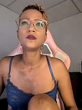 Amaliu  online show from October 5, 2025, 3:43 pm