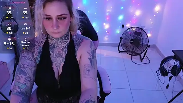 Lisacasandra online show from December 18, 2024, 11:19 pm