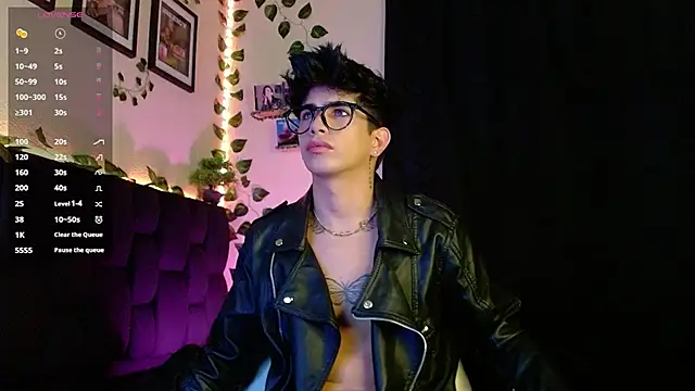 Snapshot of LyleBennett_ chatting on February 1, 2025, 9:54 am LyleBennett  online show from February 1, 2025, 9:54 am