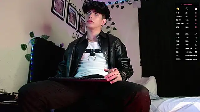 Snapshot of LyleBennett_ chatting on March 4, 2025, 10:57 am LyleBennett  online show from March 4, 2025, 10:57 am