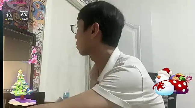 Snapshot of TGH521 chatting on December 24, 2024, 8:22 am TGH521 online show from December 24, 2024, 8:22 am