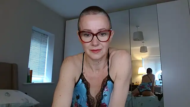 ELEGANT-ARIA36 online show from February 24, 2025, 8:49 am