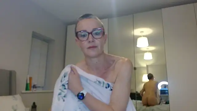 ELEGANT-ARIA36 online show from March 6, 2025, 6:05 pm