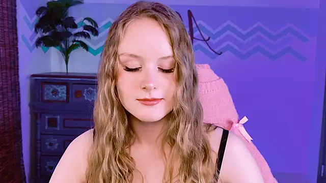 VivienLeeigh online show from October 22, 2025, 4:40 pm