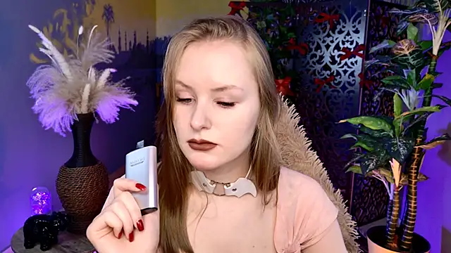 VivienLeeigh online show from February 18, 2026, 9:05 am