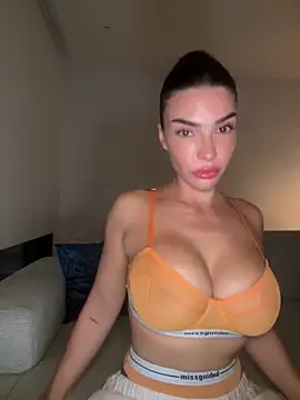 krissiswrld- online show from December 2, 2025, 3:07 pm