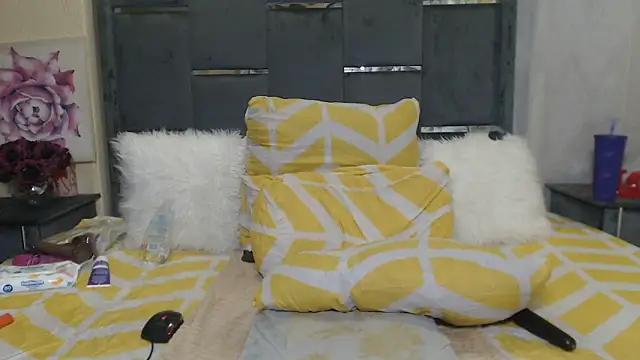 LaCaramellaChocolatia online show from February 12, 2025, 10:37 pm