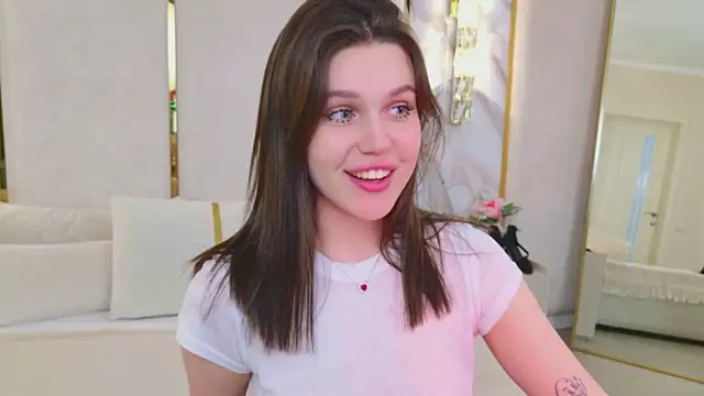 RihannaRose online show from April 19, 2026, 5:01 pm