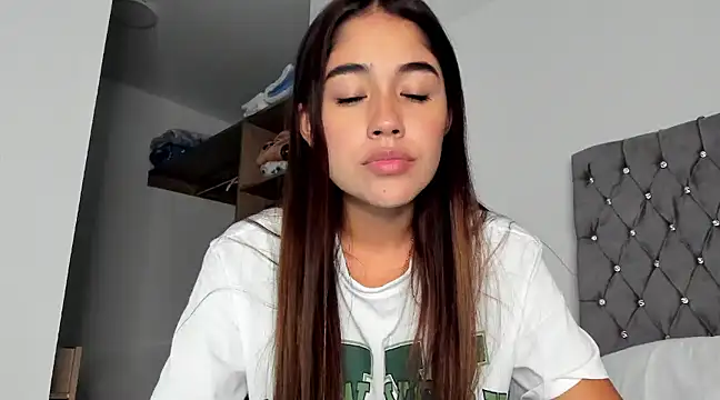 AriaMontgomery online show from December 12, 2024, 3:32 am