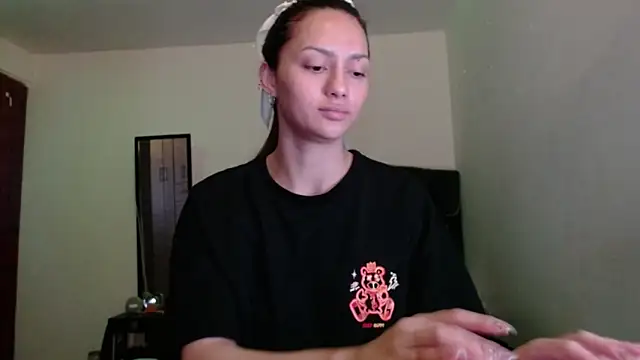 Snapshot of holy_juli chatting on July 1, 2026, 4:03 am holy juli online show from July 1, 2026, 4:03 am