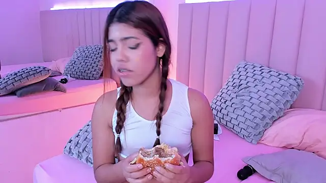 KellyOlsenbe online show from February 2, 2025, 1:55 am