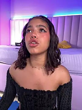 KellyOlsenbe online show from March 6, 2026, 8:05 pm