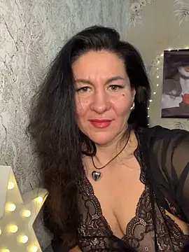 Snapshot of Tina_Moretti chatting on February 21, 2025, 12:38 am Tina Moretti online show from February 21, 2025, 12:38 am