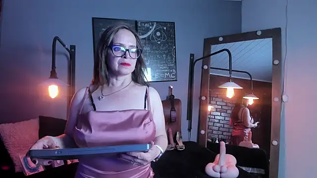 Snapshot of Samantha_mature56 chatting on October 3, 2025, 10:34 am Samantha mature56 online show from October 3, 2025, 10:34 am