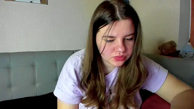 Snapshot of Adeellia chatting on December 4, 2024, 12:08 am Adeellia online show from December 4, 2024, 12:08 am