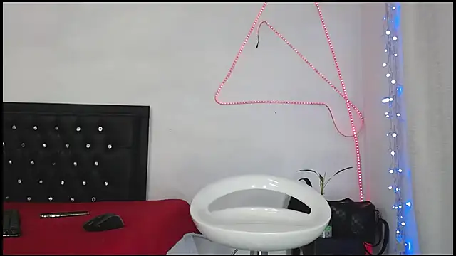 Snapshot of Damian_hart_24CM chatting on August 4, 2026, 11:35 am Damian hart 24CM online show from August 4, 2026, 11:35 am