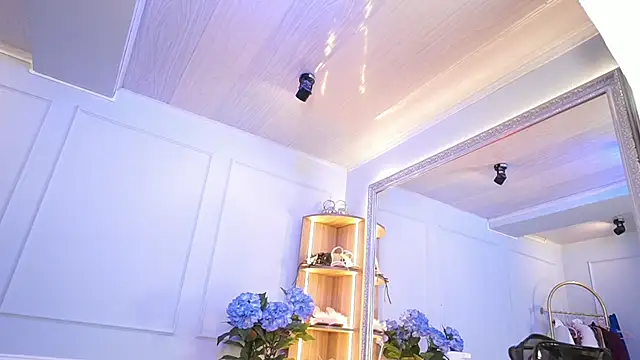 elasummer online show from April 11, 2026, 12:31 pm