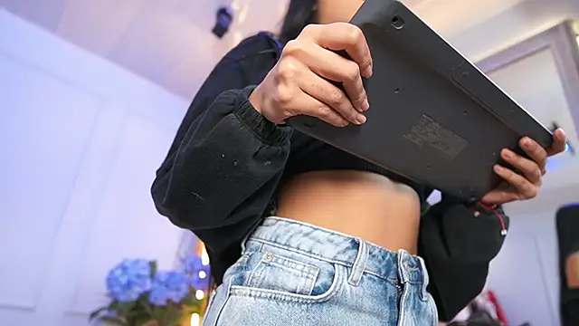 Snapshot of elasummer chatting on April 29, 2026, 12:42 pm elasummer online show from April 29, 2026, 12:42 pm