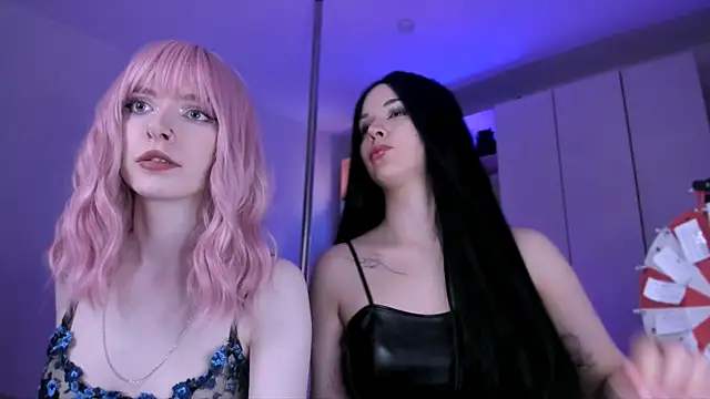 mollyposhh online show from July 29, 2026, 6:39 pm