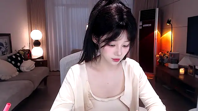 sweateanv  online show from March 11, 2026, 7:47 am