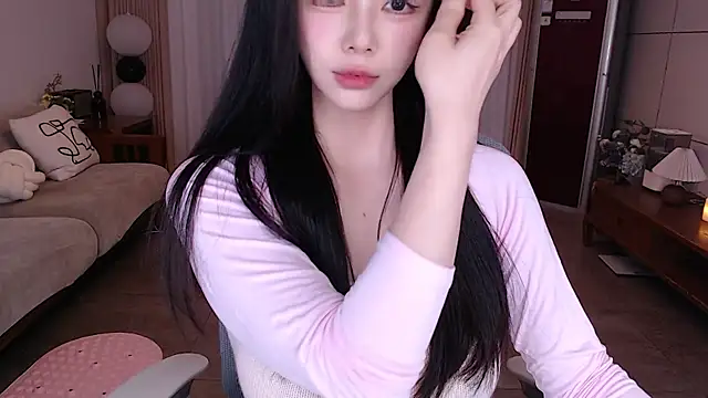 sweateanv  online show from April 8, 2026, 10:04 am