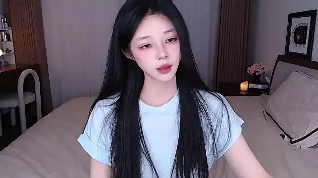 sweateanv  online show from June 9, 2026, 12:06 pm