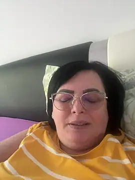 Amandamuller1982 online show from December 24, 2024, 8:44 am