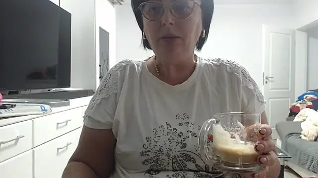 Amandamuller1982 online show from November 13, 2025, 5:23 pm