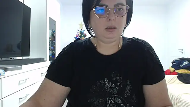 Amandamuller1982 online show from December 15, 2025, 6:45 pm