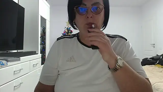 Amandamuller1982 online show from December 17, 2025, 8:48 pm