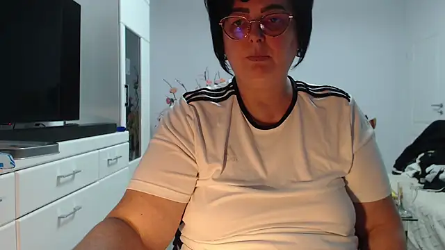 Amandamuller1982 online show from February 15, 2026, 10:17 pm