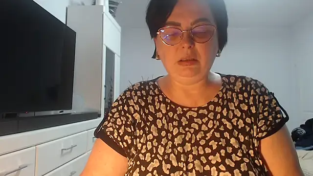 Amandamuller1982 online show from April 14, 2026, 8:26 pm