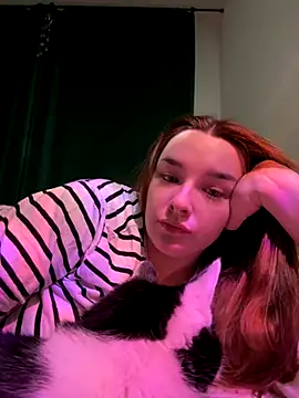 CookyDaisy online show from December 1, 2024, 10:21 pm