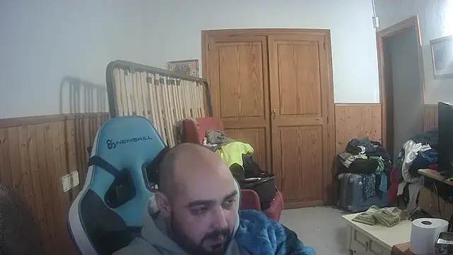 chicomallorca96 online show from January 8, 2026, 7:27 pm