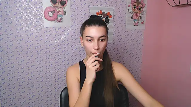 KarolinaRosse  online show from January 18, 2025, 1:18 pm