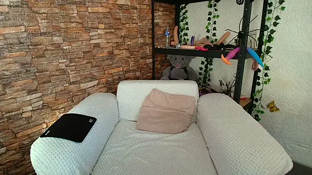 andradahot15 online show from November 3, 2025, 1:34 pm