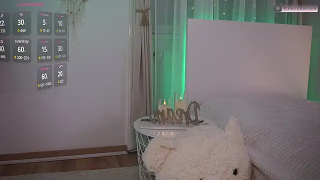 Snapshot of ZoeeZolton chatting on December 15, 2024, 2:27 pm ZoeeZolton online show from December 15, 2024, 2:27 pm