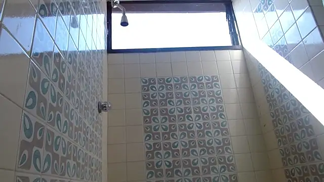 Saraa-restrepo online show from January 16, 2025, 2:41 pm