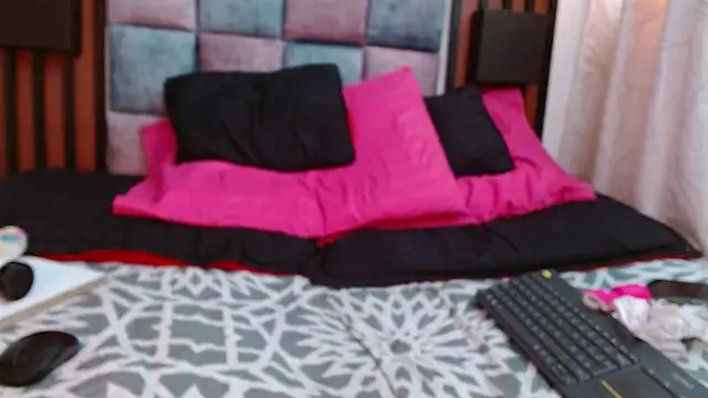 Saraa-restrepo online show from February 28, 2025, 2:09 pm