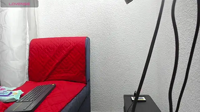 Saraa-restrepo online show from October 22, 2025, 4:13 am