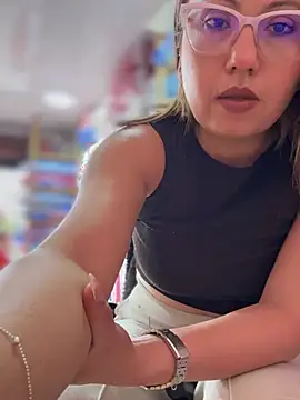 Snapshot of VIOLETA-25_ chatting on February 7, 2026, 8:34 pm VIOLETA-25 online show from February 7, 2026, 8:34 pm