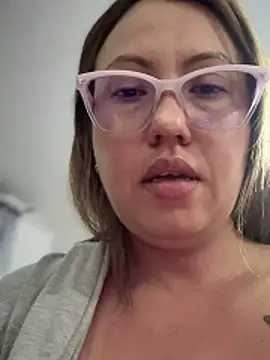 Snapshot of VIOLETA-25_ chatting on February 21, 2026, 9:43 am VIOLETA-25 online show from February 21, 2026, 9:43 am