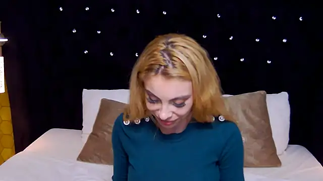 LaraAddison online show from January 25, 2025, 4:24 pm
