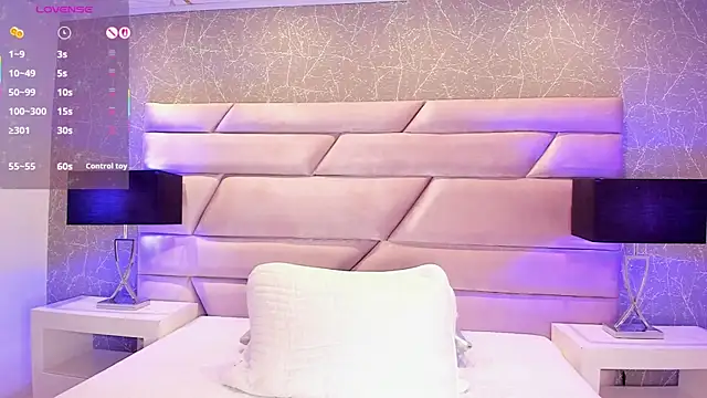 ChloeTayylor  online show from October 27, 2025, 7:51 pm