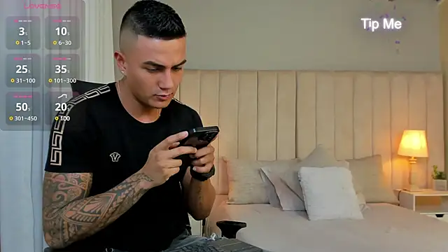 Aron Bolt online show from January 12, 2025, 3:39 am